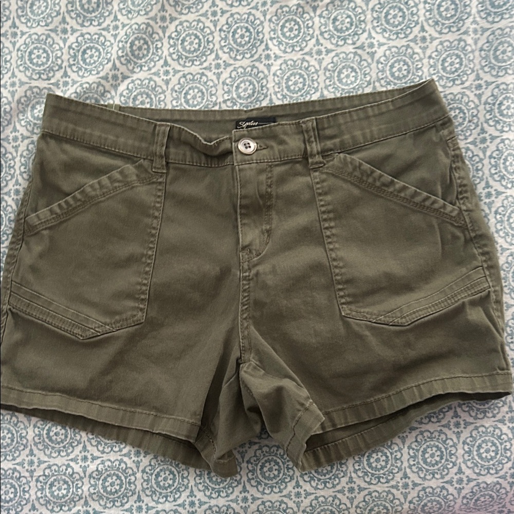 Women's Olive and Navy Cargo Shorts - Picture 4 of 5